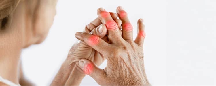 7 Drinks That May Help Reduce Mild Finger Swelling