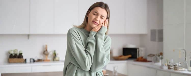 10 Natural Ingredients That Can Soothe Discomfort Associated with Pyorrhea